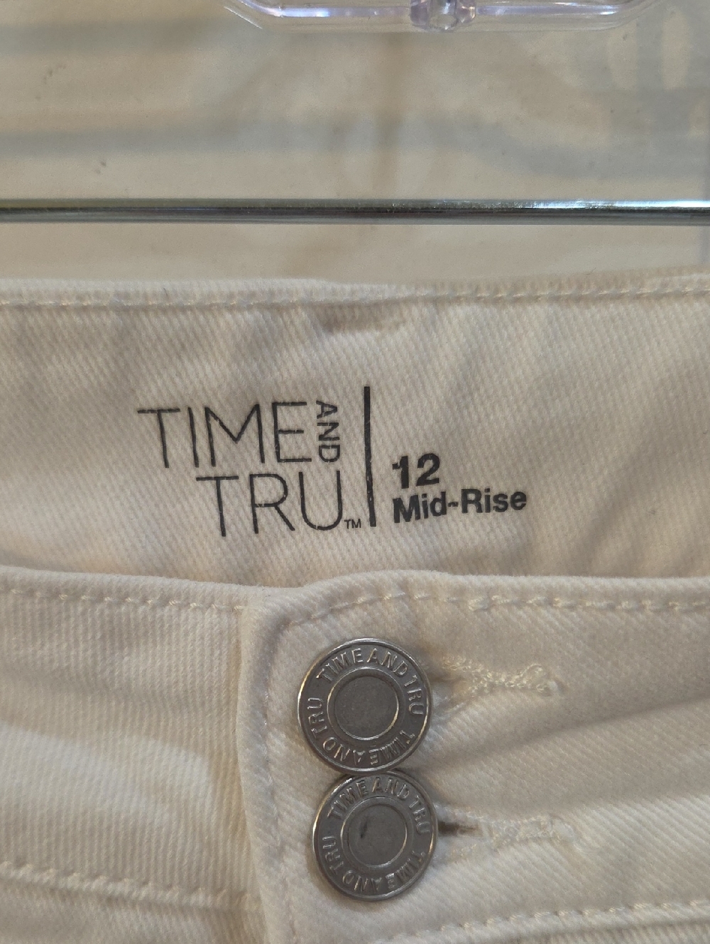 Time and Tru White Mid-Rise Skinny Capris - Picture 2 of 4